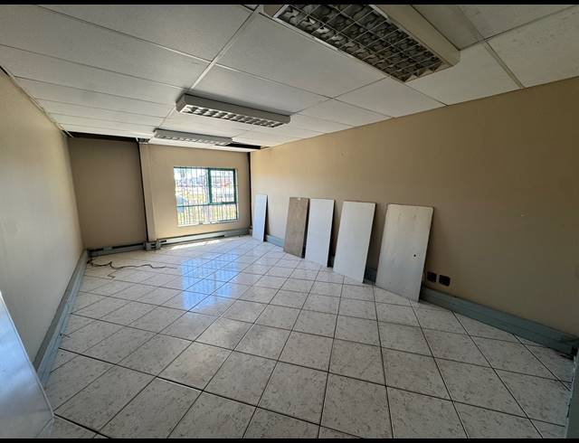 410M² WAREHOUSE TO LET IN STORMILL